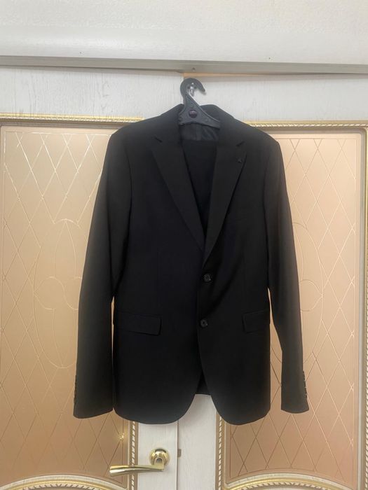 Продам костюм брючный