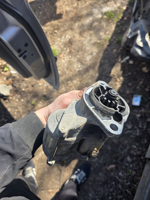 Стартер за Chrysler Voyager 2.4 бензин 2005 година