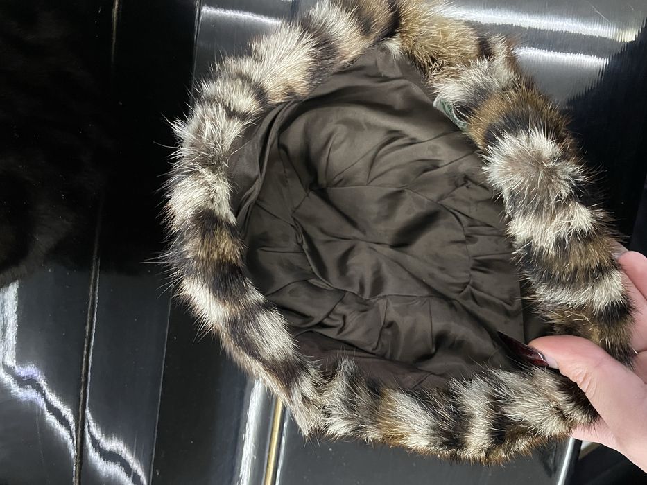 Шапка от естествен косъм с шарки