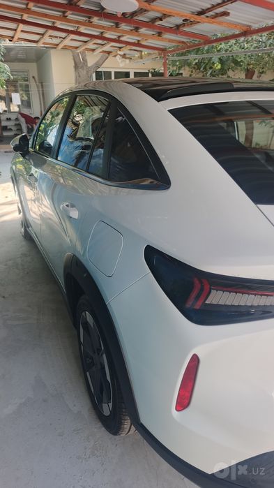 Электроавтомобиль GEELY Гибрид кроссовер фул позиция