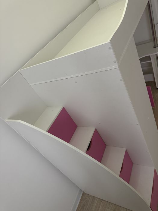 Продам кровать в детскую. Самовывоз.