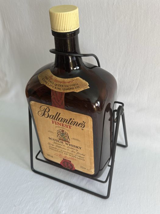 Люлка, празна бутилка от уиски Ballantines , 3L