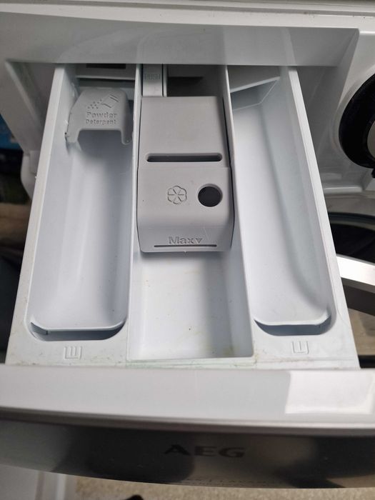 Mașină de spălat rufe automată AEG SERIA 7000 Lavamat L7FEE68S