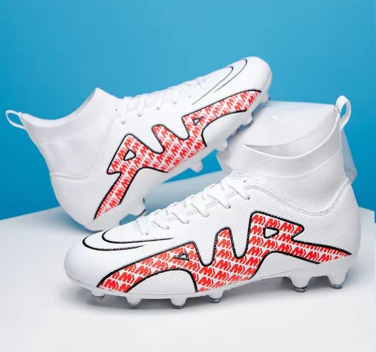 Футбольные бутсы сороконожки