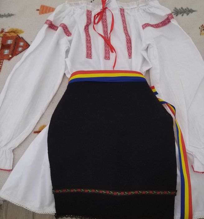 Costum traditional din 3 piese pentru fete 4,5,6,7,8,9,10 ani