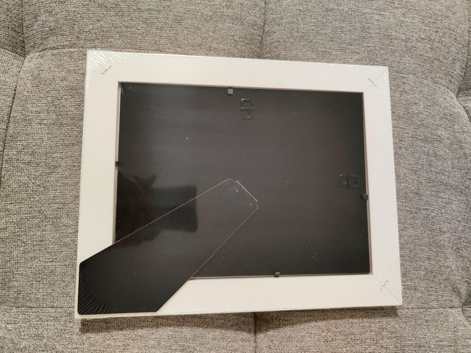 Лот! Цена 20 лв + Подарък венец.
1. Рамка за снимка от Икея. /с целофа