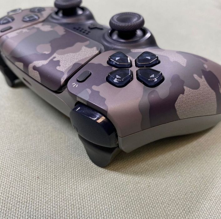 DUALSENSE CAMO - джойстик за PlayStation 5
