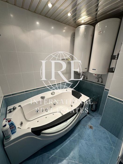 Продава се Четиристаен апартамент в Варна, Център - 188 кв.м за 1112 €/кв.м - Снимка #10