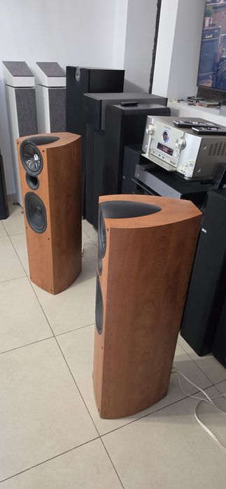 Boxe de podea Kef Q7 englezesti