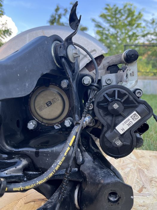 Punte Spate Completa BMW F45 F46 X1 F48 MINI F60 – Doar 4000 km, ca NOUA