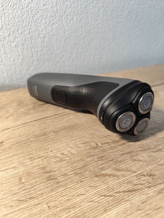 Mașină bărbierit Philips series 1000