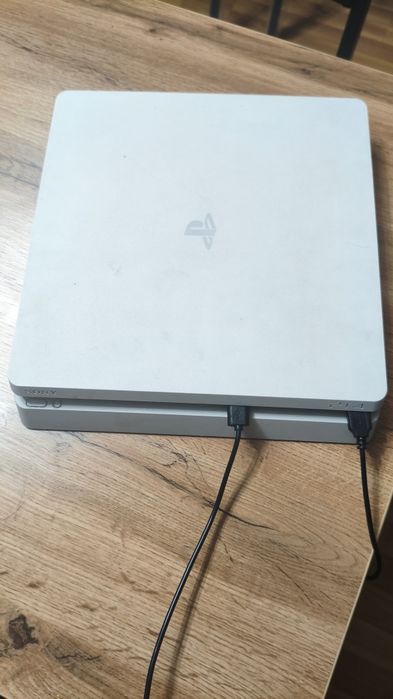 Срочно продам playstation 4 pro  на 1 TB