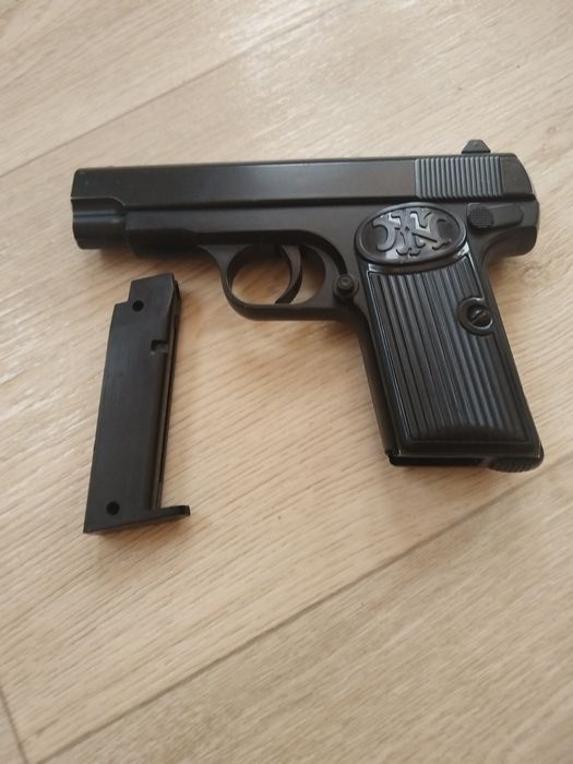 Макар с глушитель