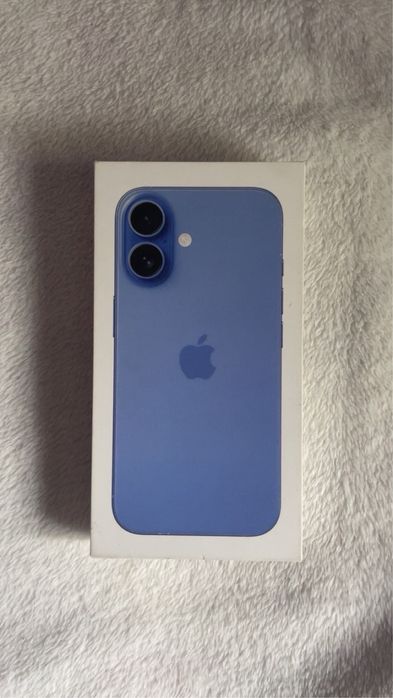 iPhone 16 • 128Gb • 100%