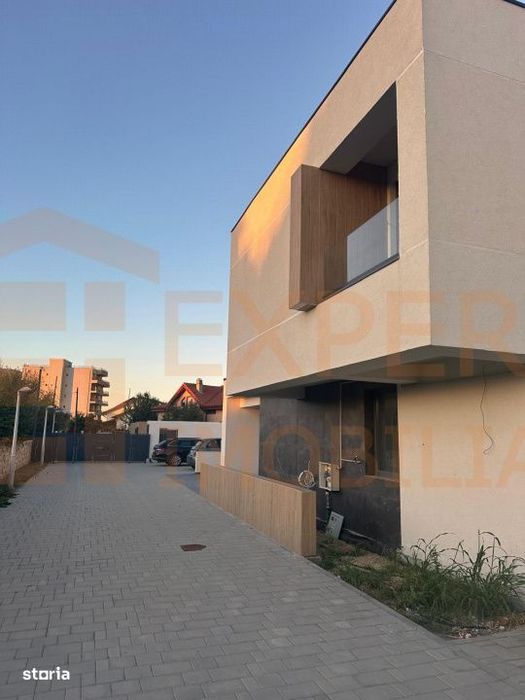 Vila deosebita de vanzare! - zona Mamaia Nord, pe malul lacului