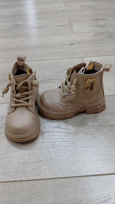 Продам детскую обувь