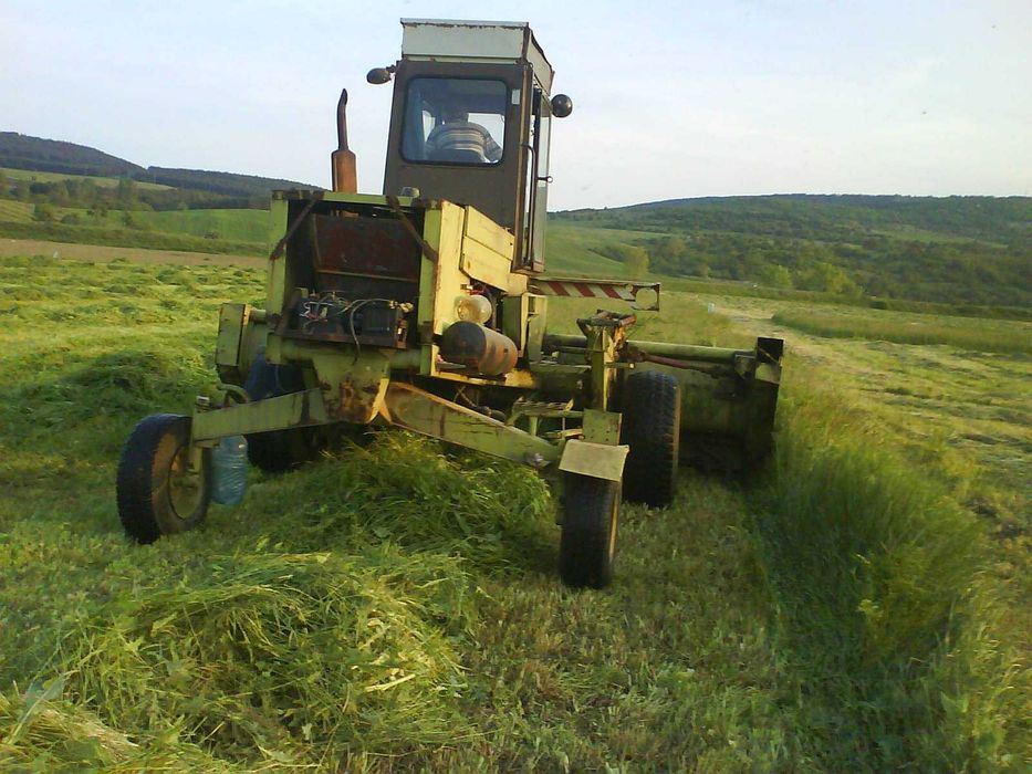 Хедер за царевица и слънчоглед за Claas и  John Deere, Косачка Е302