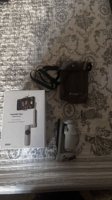 Продам стабилизатор для телефона Insta360 Flow Creator Kit