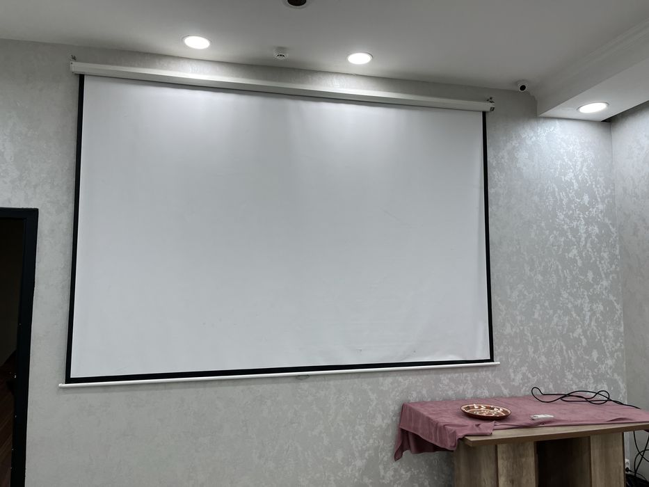 Проектор Epson EB-FH 52.  + экраны