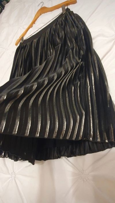 Fusta midi neagra  plisata Mohito