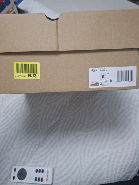 Vând  papuci înalți FUNKETTE