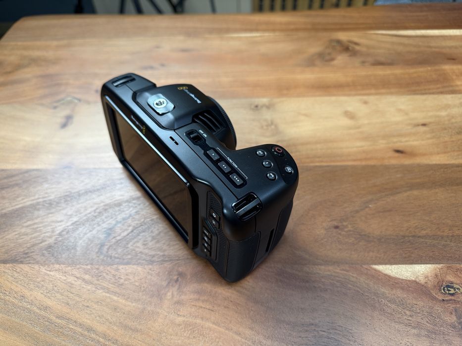 Vand / schimb Blackmagic Pocket Cinema Camera 4K – stare impecabila