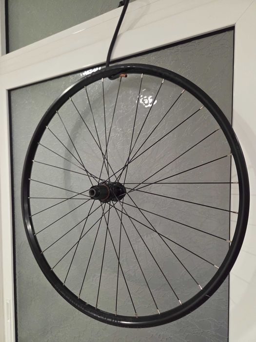 Капли за велосипед 28 цола Bontrager с динамо главина Shimano
