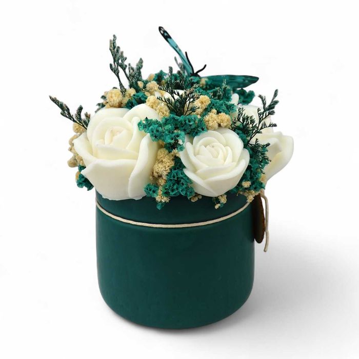 Букет соеви свещи с рози и пеперуда – Синя хармония