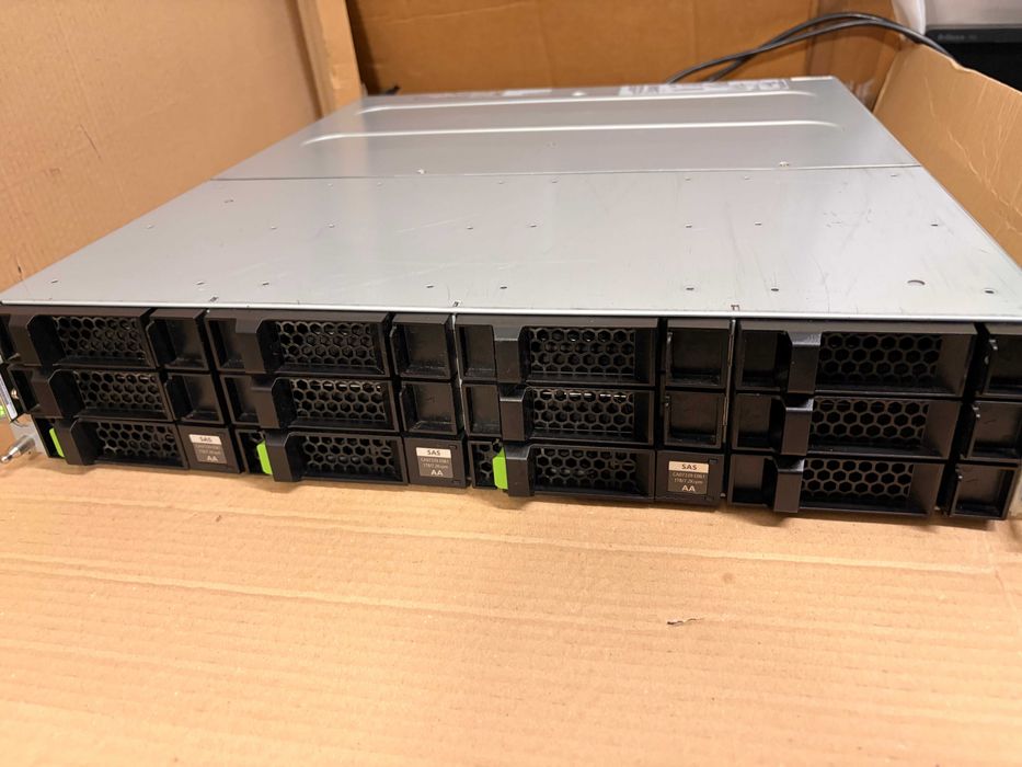 Fujitsu Eternus DX80/90 S2 DE 12x 3.5" SAS Storage сторидж