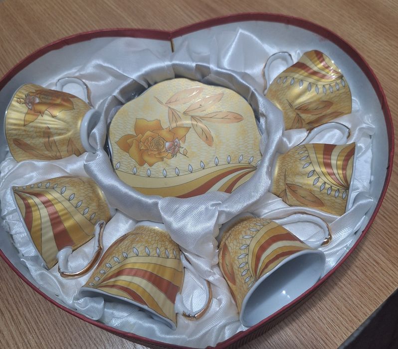 Set cesti si farfurii portelan