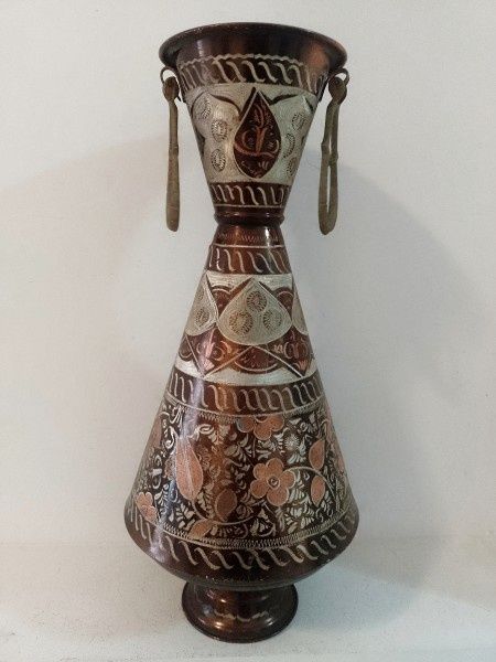 Superba amfora din cupru gravata