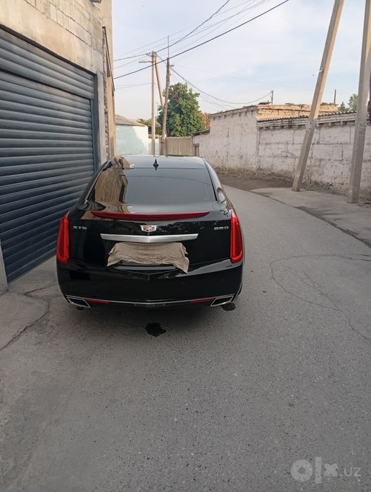 Cadillac srochno sotiladi