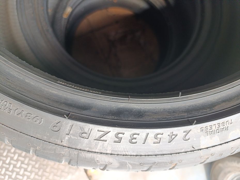 O anvelopă de vara 245 35 19 Dunlop nou 2017