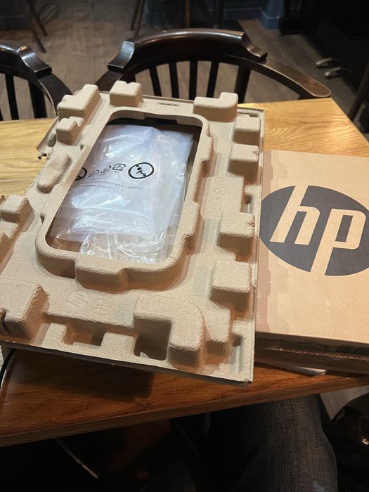 ноут бук hp (обсолютно новый)