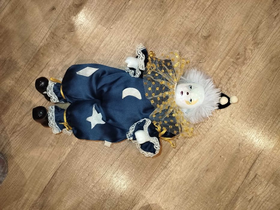 стара, парцалена кукла с порцеланови  ръце, крака и глава- 38см.