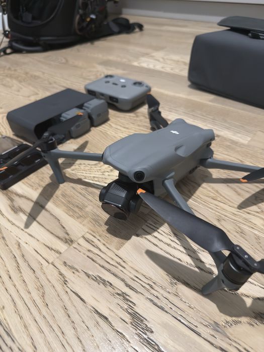 Drona DJI Air3 Fly More Combo + DJI RC-N2