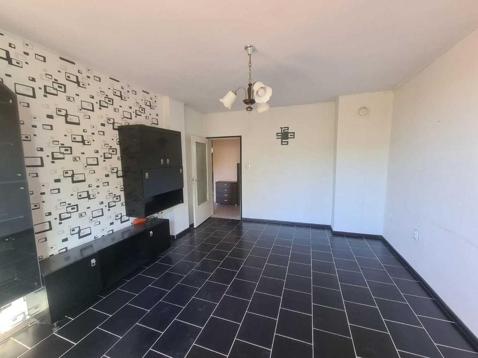 Продава се Четиристаен апартамент в Хасково, Център - 78 кв.м за 1082 €/кв.м - Снимка #1