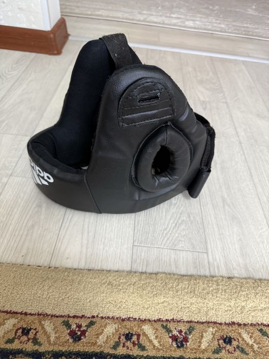 Продам шлем и перчатку для спорта