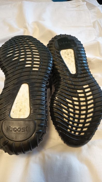 Yeezy Boost 350 V2