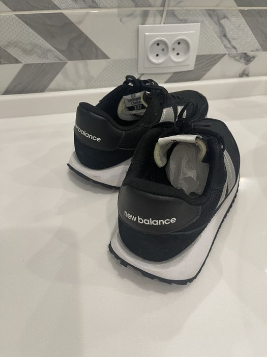 Кроссовки черные