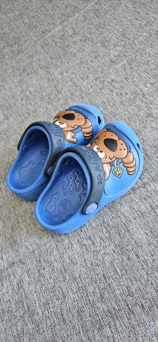 Slapi crocs scooby c7