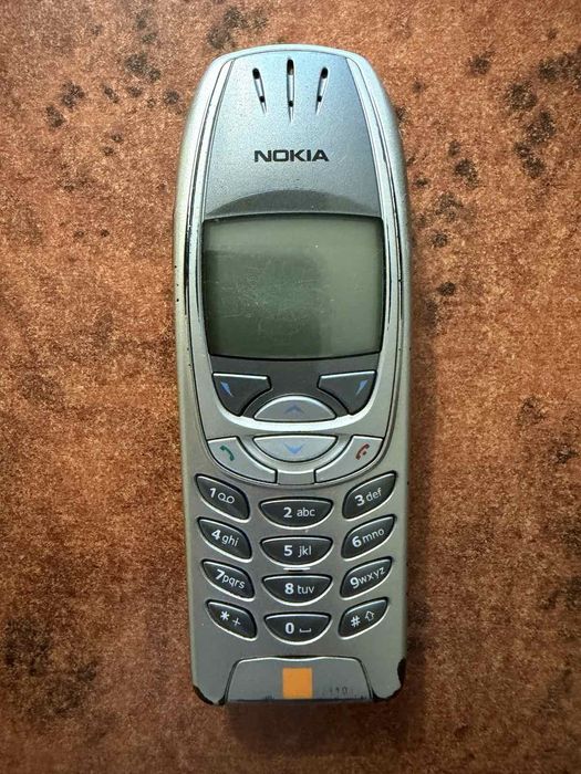 Nokia 6310i със зарядно