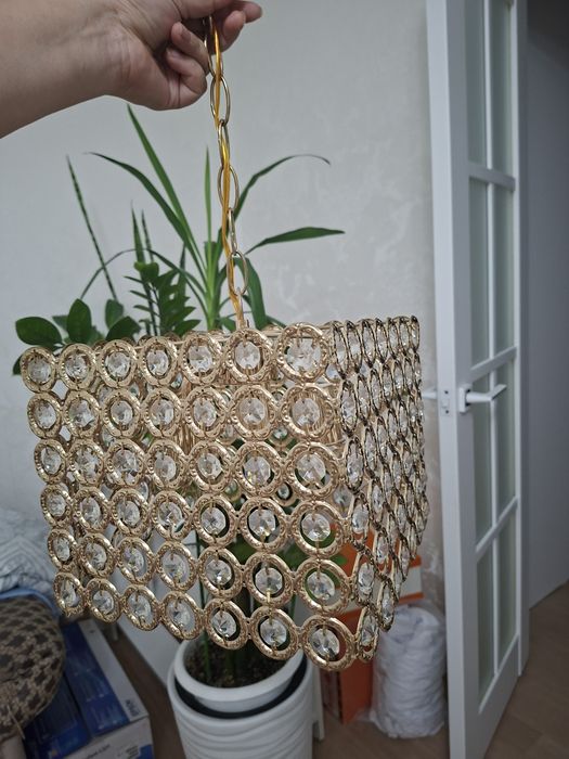 Продам красивую люстру