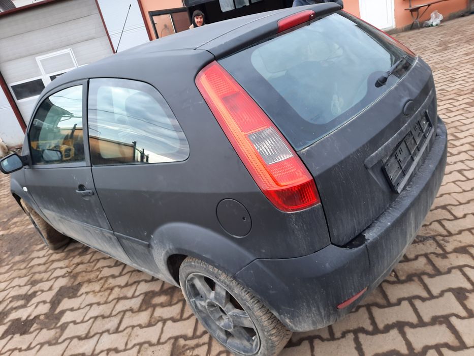 Elemente Caroserie Ford fiesta 1.3i Sport 2+1 uși An 2005