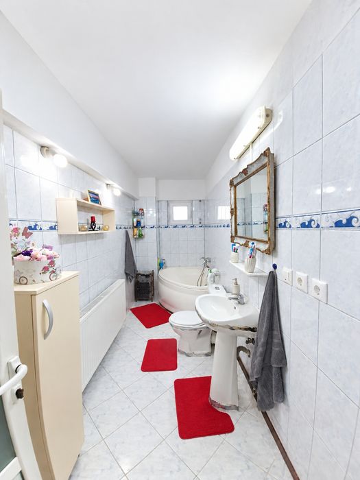 Închiriez apartament