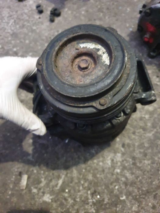 Compresor  aer conditionat Bmw E46 2.5 benzina