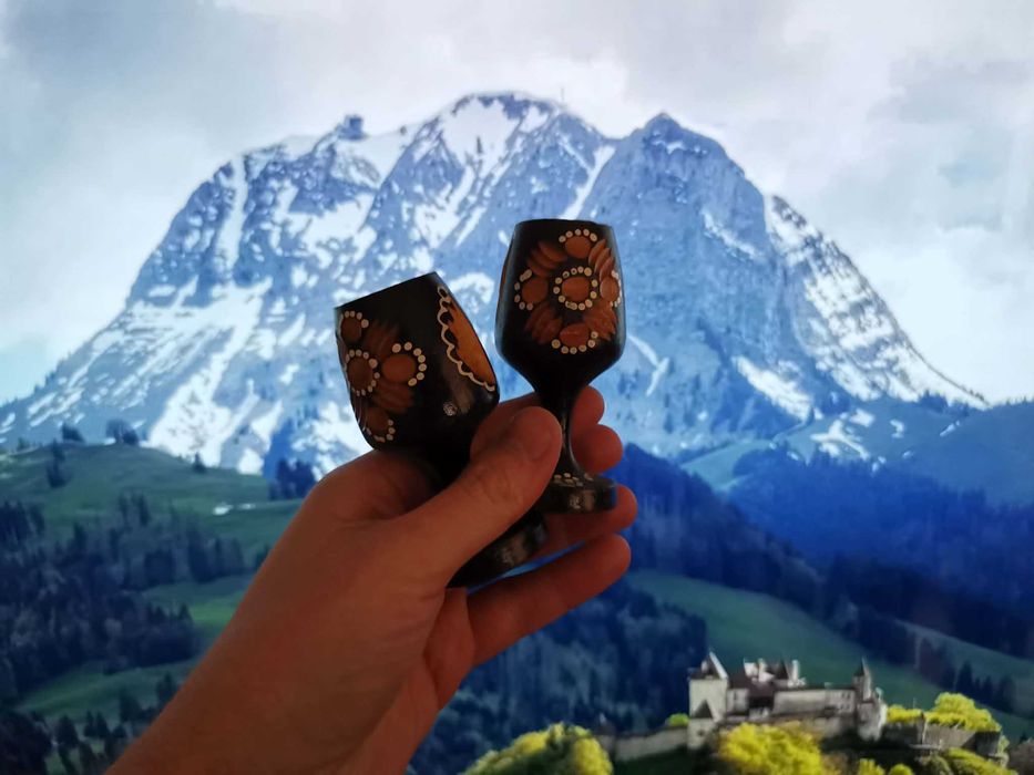 Сувенир ръчна изработка Бутилка с чаши