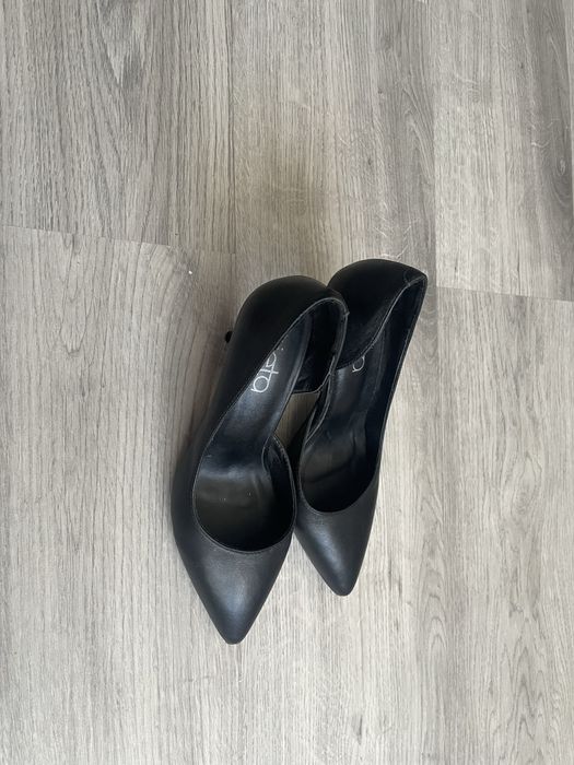 Продаю туфлий женский