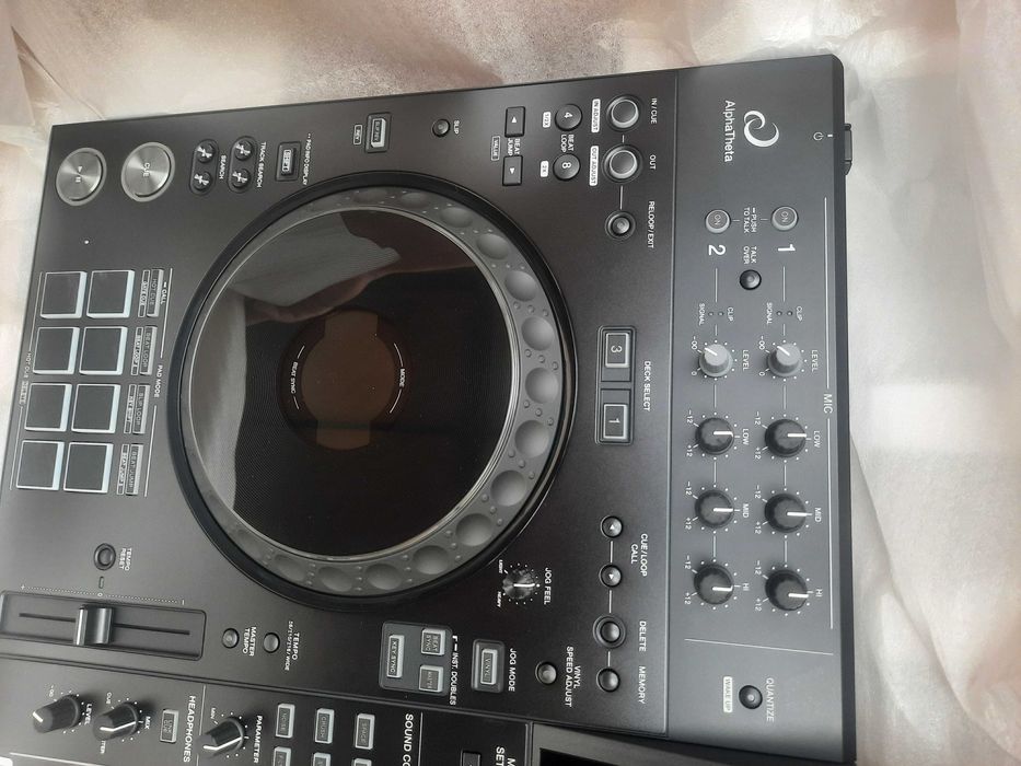 Продается Pioneer DJ AZ