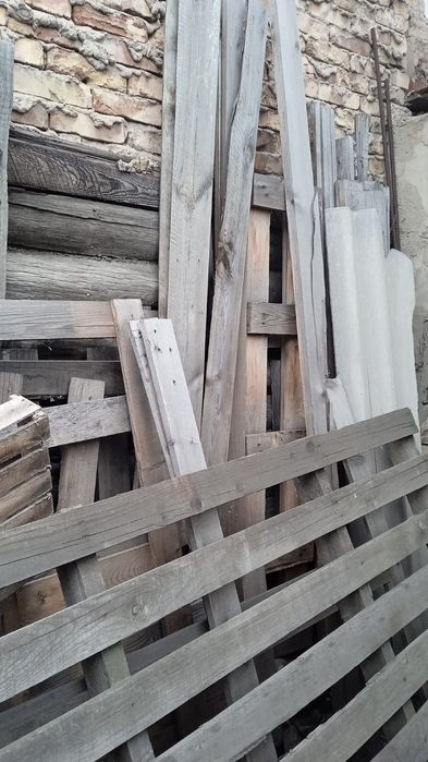 Доски и паллеты на дрова